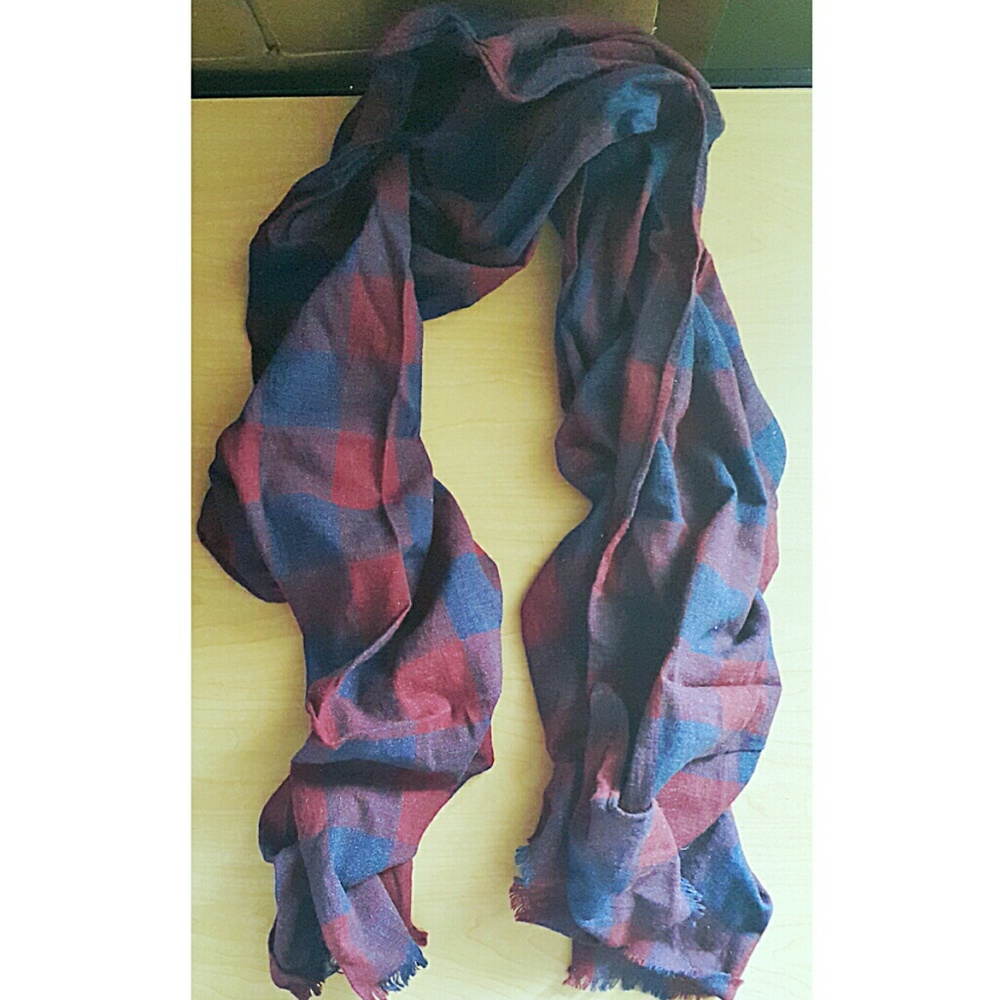 Male Scarf (H&M) - Picture 2 of 3